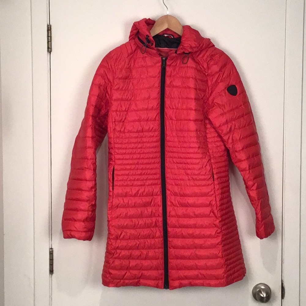 NWOT Sicily red color winter coat with hoodie, quilted material. Size M.